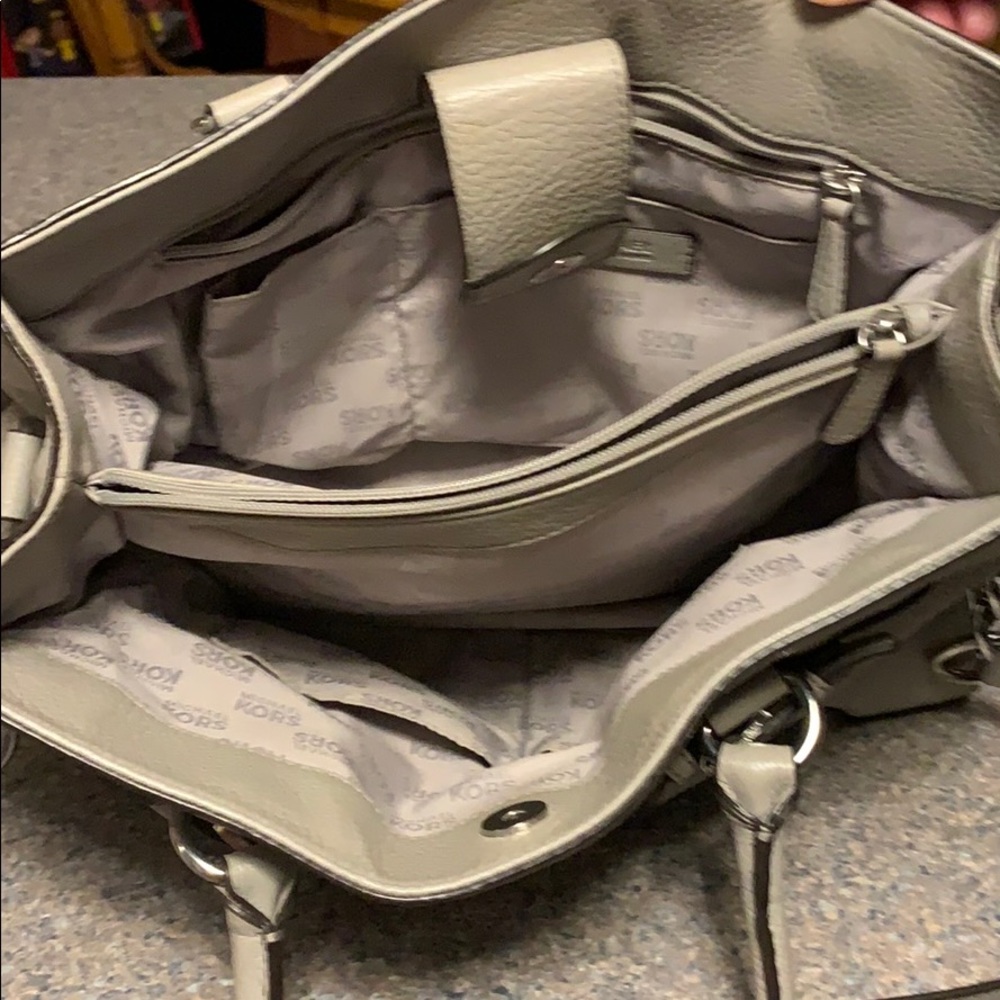 Michael Kors purse - Picture 3 of 7